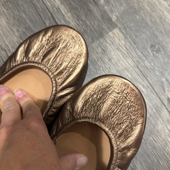 Tieks ballet flat metallic bronze size 9 - Picture 9 of 14